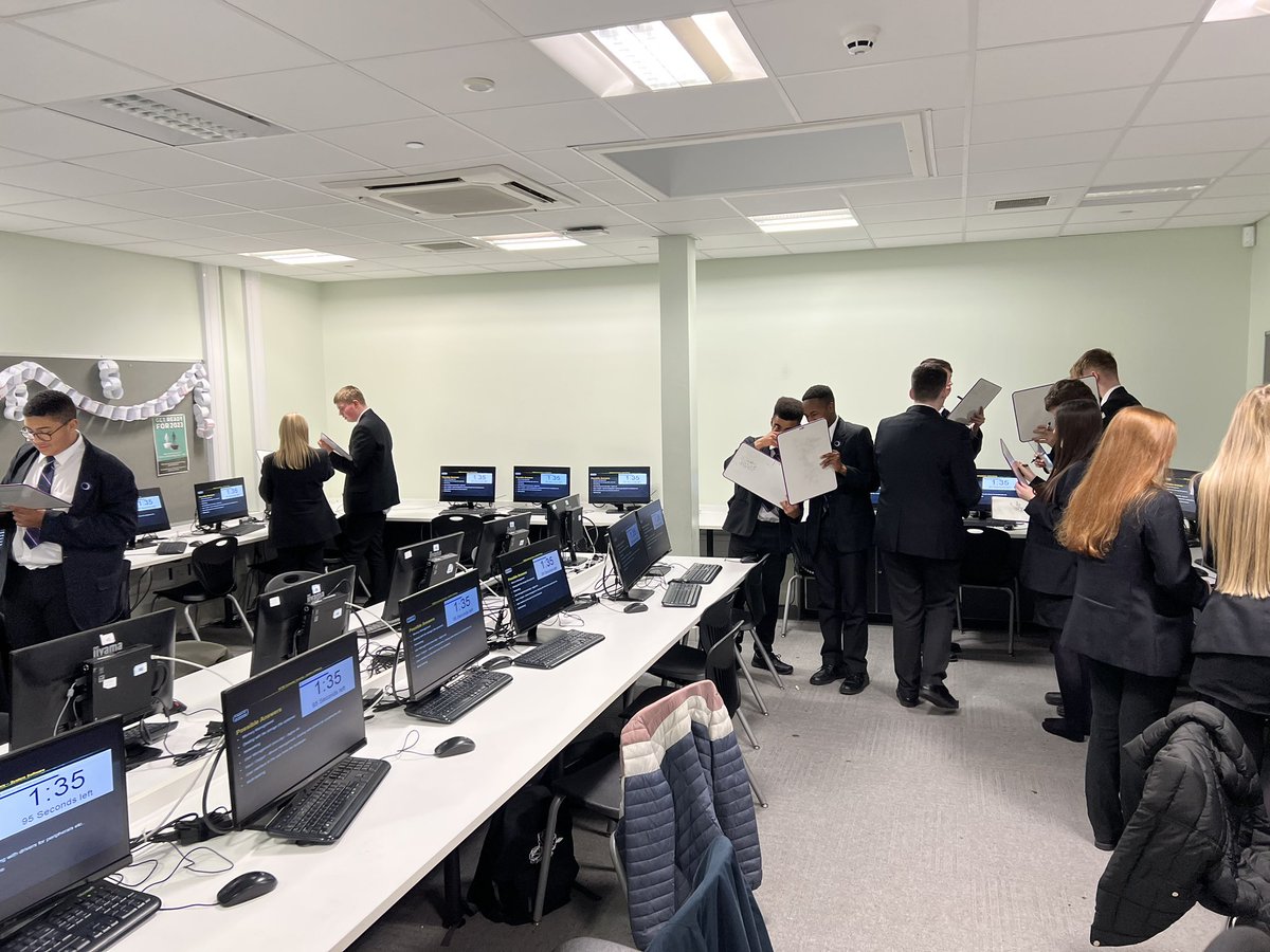 MrParkerCS's tweet photo. Gather and Share collaborative structure put to great use in discovering uses of System Software. @OutwoodCity #teamCS https://t.co/6GBxULxeIL