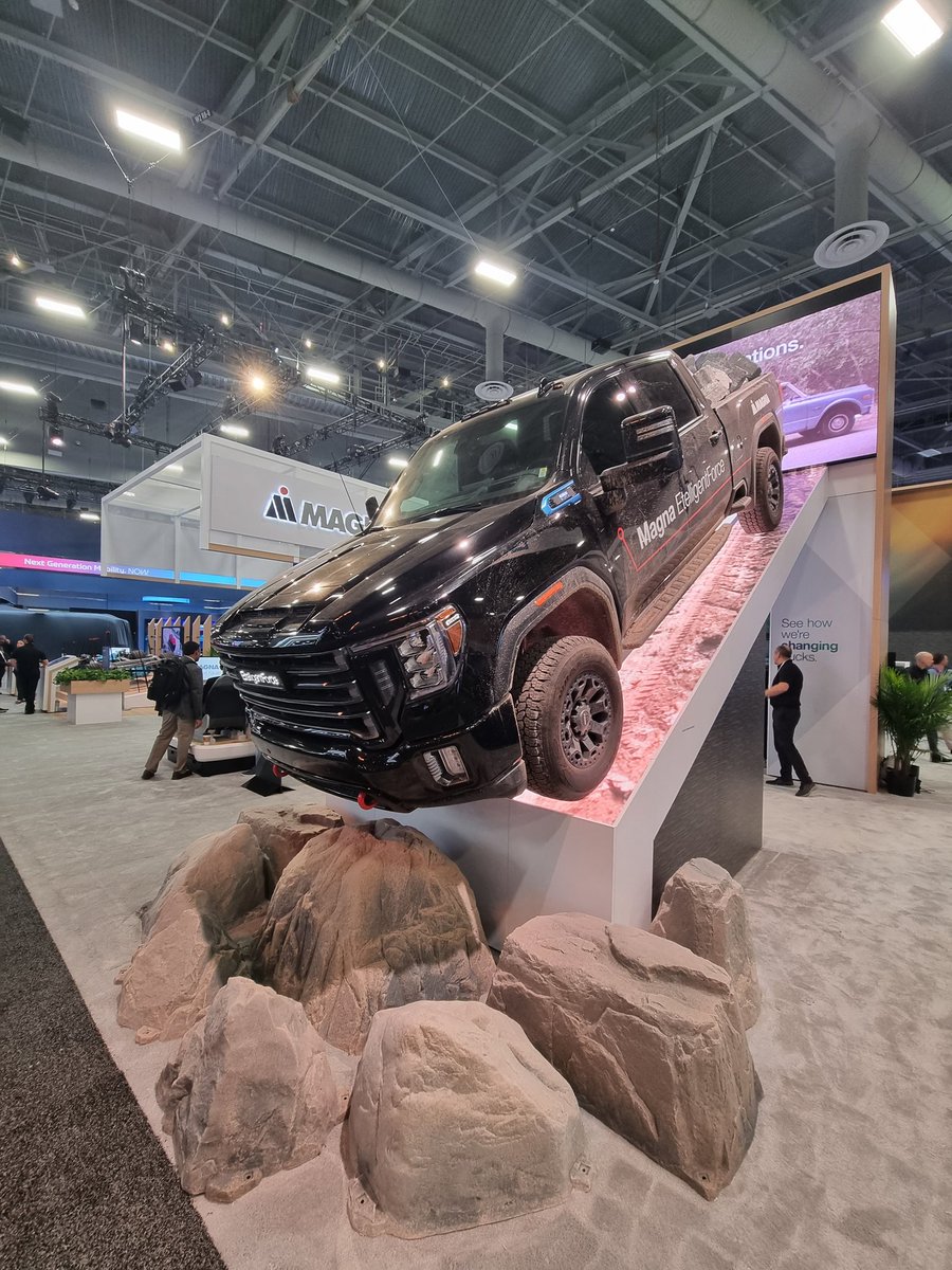 ckoch's tweet photo. Das E in #CES2023 steht inzwischen nicht mehr nur für "Electronics", sondern auch für "Enormous" #Caterpillar #Magna https://t.co/G27GXORRRc