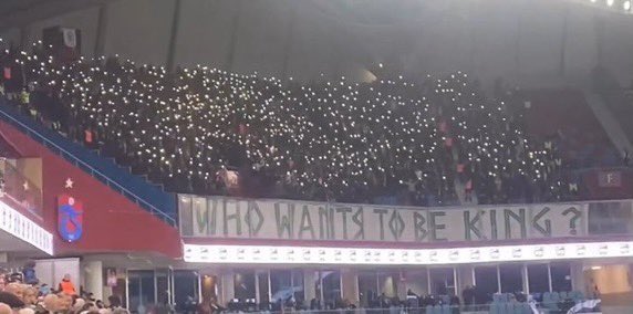 Kimsenin arka bahçesi değiliz, kimsenin altyapı takımı değiliz. Herkes kendi işine baksın.

BU ALEMDE GİRESUNSPOR TRİBÜNÜ!