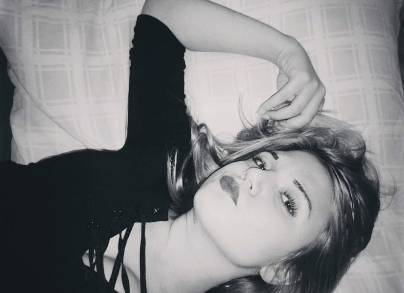 AnitaRossz's tweet photo. Puszi fiuk ❤️❤️ Pörgessuk meg a követő számot!!

Nagy NYEREMÉNYJÁTÉK 
4K követőnél 5 ember szerencsés nyertes lessz akivel eltoltok 24 órát !!! No fake!!
Minél több Rt szeretnék látni és liket 
Puszi❤️❤️❤️❤️ https://t.co/lZXZMAN9nx