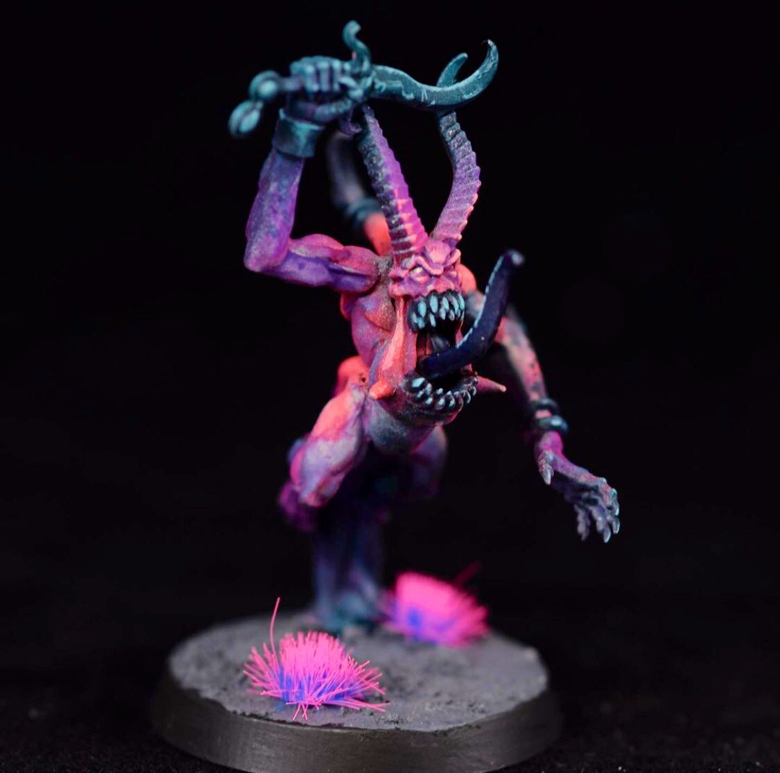 May I talk to you about Tzeentch? 

Throwback Thursday. Haven’t touched my Tzeentch in a while. 

#WarhammerCommunity #tzeentch #chaos #paintingMiniatures #Throwbacks #miniaturepainter