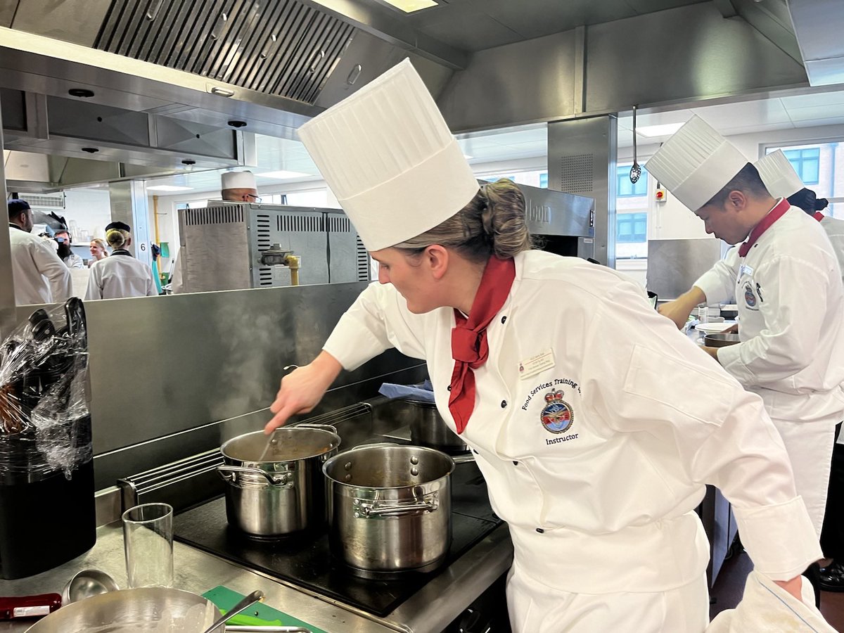 Def_Chef_School's tweet photo. Our Chef Instructors had a great training session today. Learning how to create plant based dishes and menus. Thanks to @ForwardFood for delivering the session and providing inspiration for the future.

@RNLogsjobs 
@UKArmyLogistics 
@RAF_Logistics 

#CentreOfExcellence https://t.co/uHeI4nxrqz
