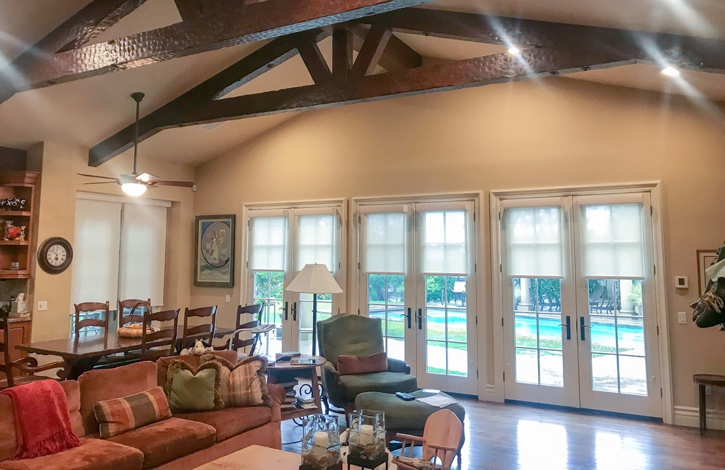 GalaxyDraperies's tweet image. New solar shades for Bonnie of Encino! The UV protection they offer helps protect her gorgeous wood floors and keep sun off her while relaxing or eating, along with just looking sleek and stylish.

#solarshades #customwindowshades #UVprotection #woodfloors #encino