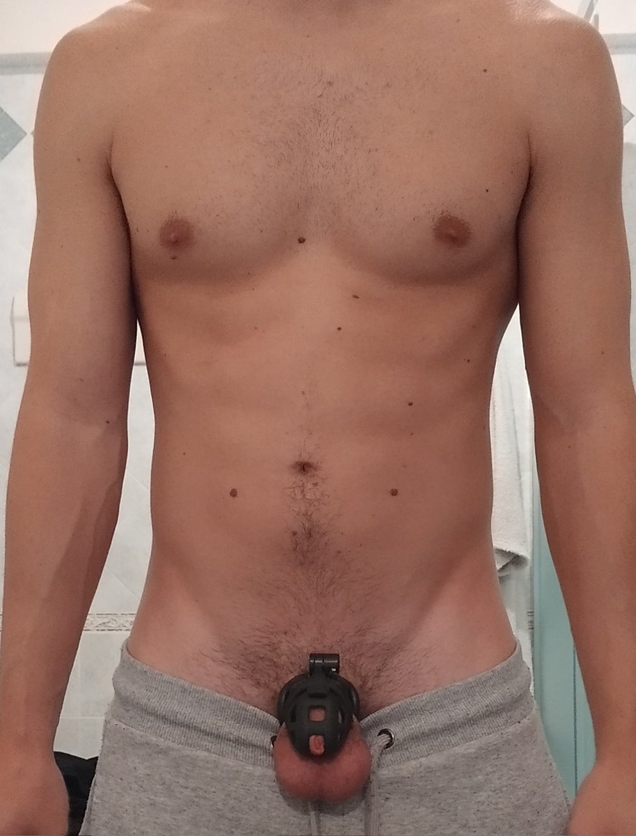 markusmark92's tweet photo. Locked for over a month now, and also getting bigger! Love the journey I am in, but I would love it more with a Master to serve and make proud 😅
#teamlocked #chastity #slavemaster https://t.co/ymSIY5sjCN
