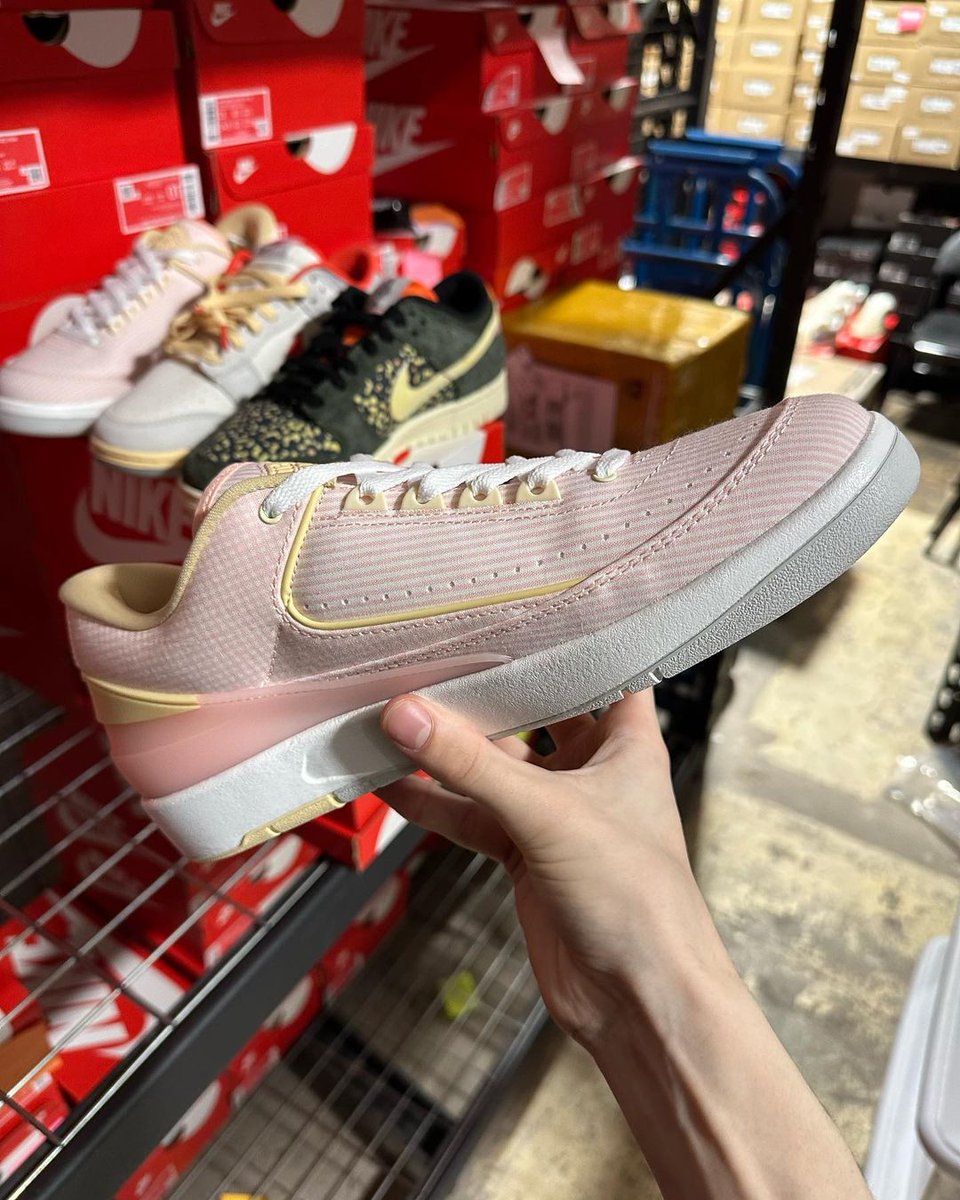 First look at the Air Jordan 2 Low Craft “Atmosphere” releasing in April 🧶 

📸 @k9_itsiant