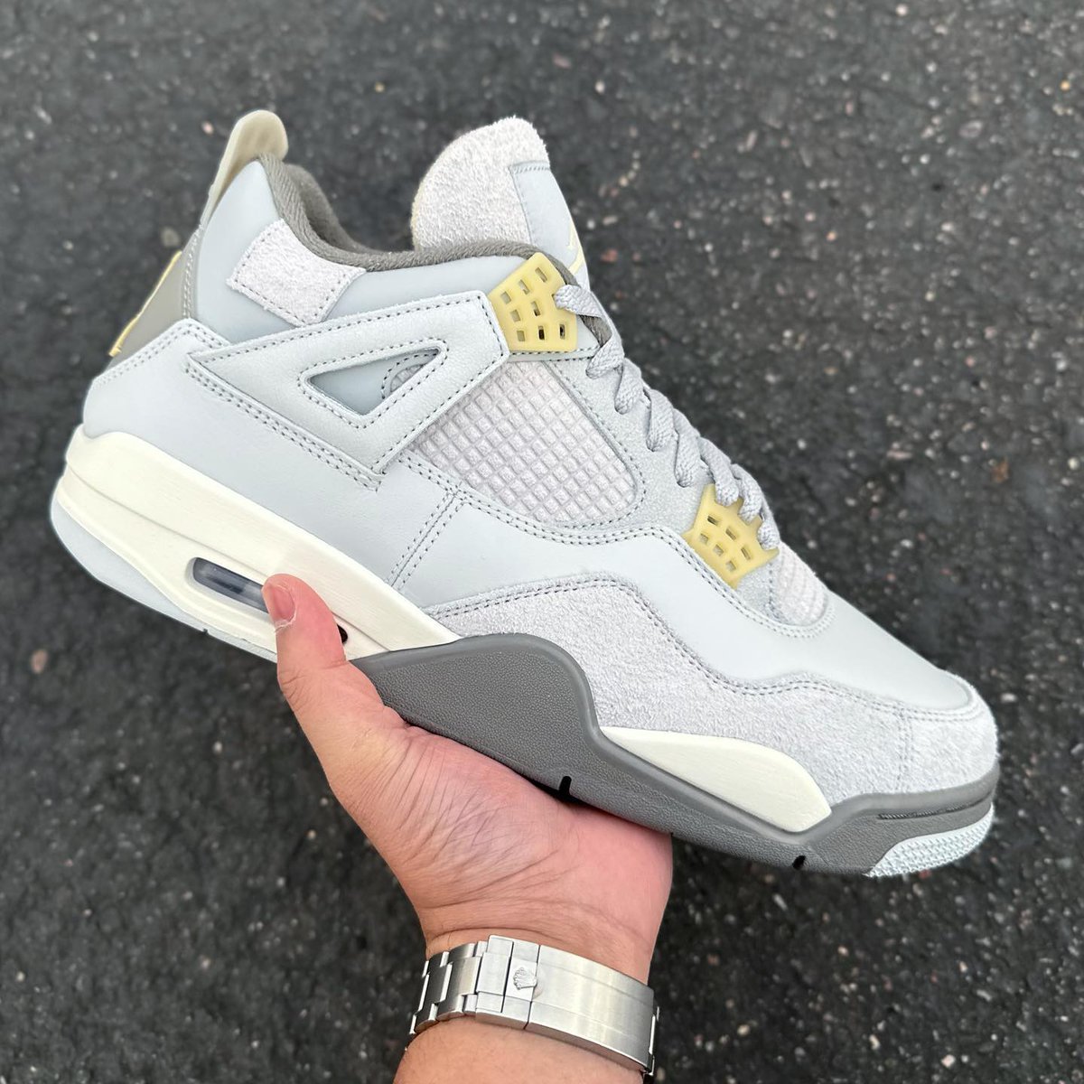 TheSiteSupply's tweet photo. Detailed look at the Air Jordan 4 "Craft" 🧶

🌎 https://t.co/VapwBsQVAg 

📸 wneloy (IG) https://t.co/MuZ7cGDvRF