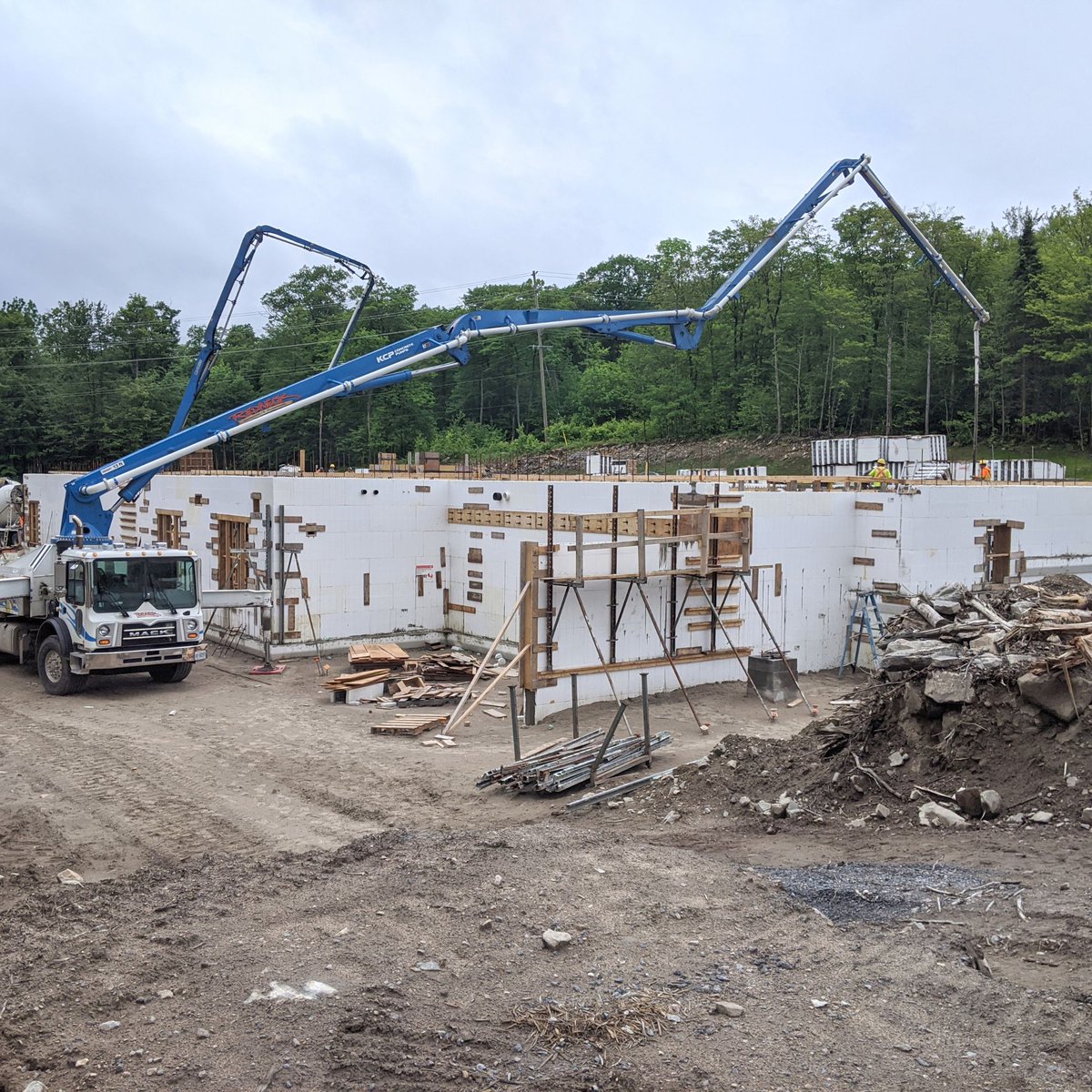 Amvic Building System tweet media