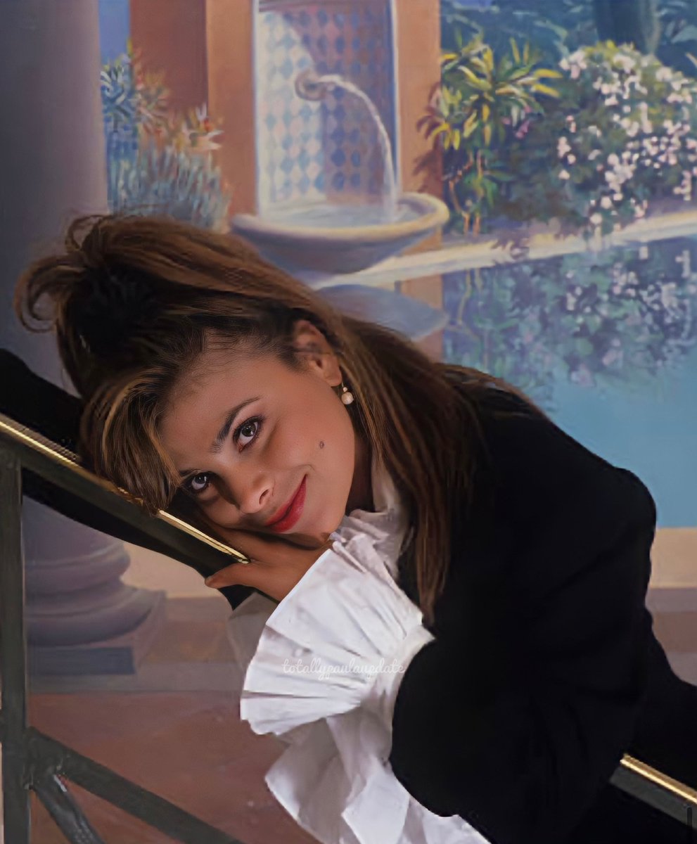 TPaulaUpdate's tweet image. TBT to @PaulaAbdul for Paris Match magazine in France, 1990.  #idoleyes
