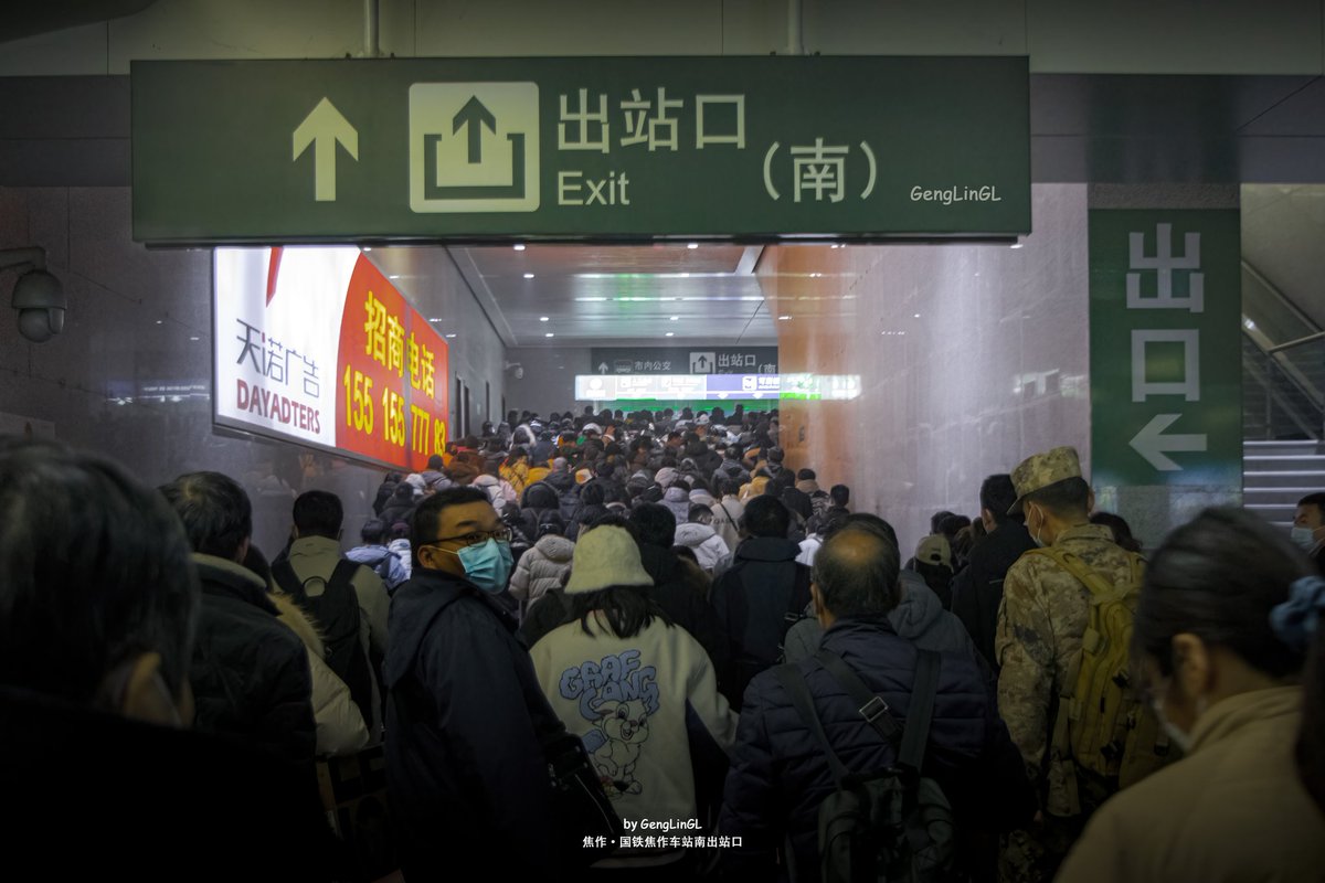gngln11's tweet photo. Figure 1 shows platforms 6 and 7 of Jiaozuo Railway Station, and Figure 2 shows the outbound passenger flow from G1948 at the south exit of Jiaozuo Station to Jiaozuo Railway Station, about 860 people. https://t.co/r3ycwi0UZL