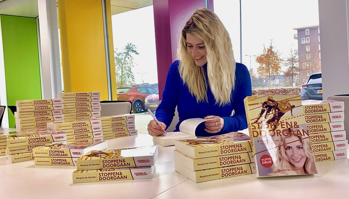 MargrietdeS's tweet image. 🔥 Wat mooi om aan het begin van het nieuwe jaar een grote bestelling te ontvangen voor de 5e druk van 📔 @stoppendoorgaan! 😀🙏🏼 Een persoonlijke boodschap mag dan natuurlijk niet ontbreken 🧡✍🏼

👉🏼 Extopsporter.nl/stoppen_en_doo… 👀📔

#verandering #kansen #author #speaker #book #sports