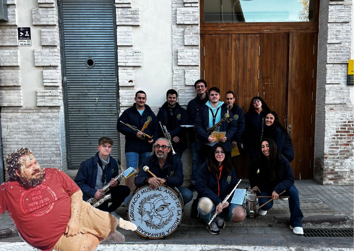Avui hem participat a la cavalcada reial a #Benifaraig.

Gràcies a l’Alcaldia per comptar man nosaltres un any més.

Vos deixem una fotogràfica de família! 🥁🎶🧡 #OnEstàPepiu #ReisÀPunt  #SMBenifaraig
