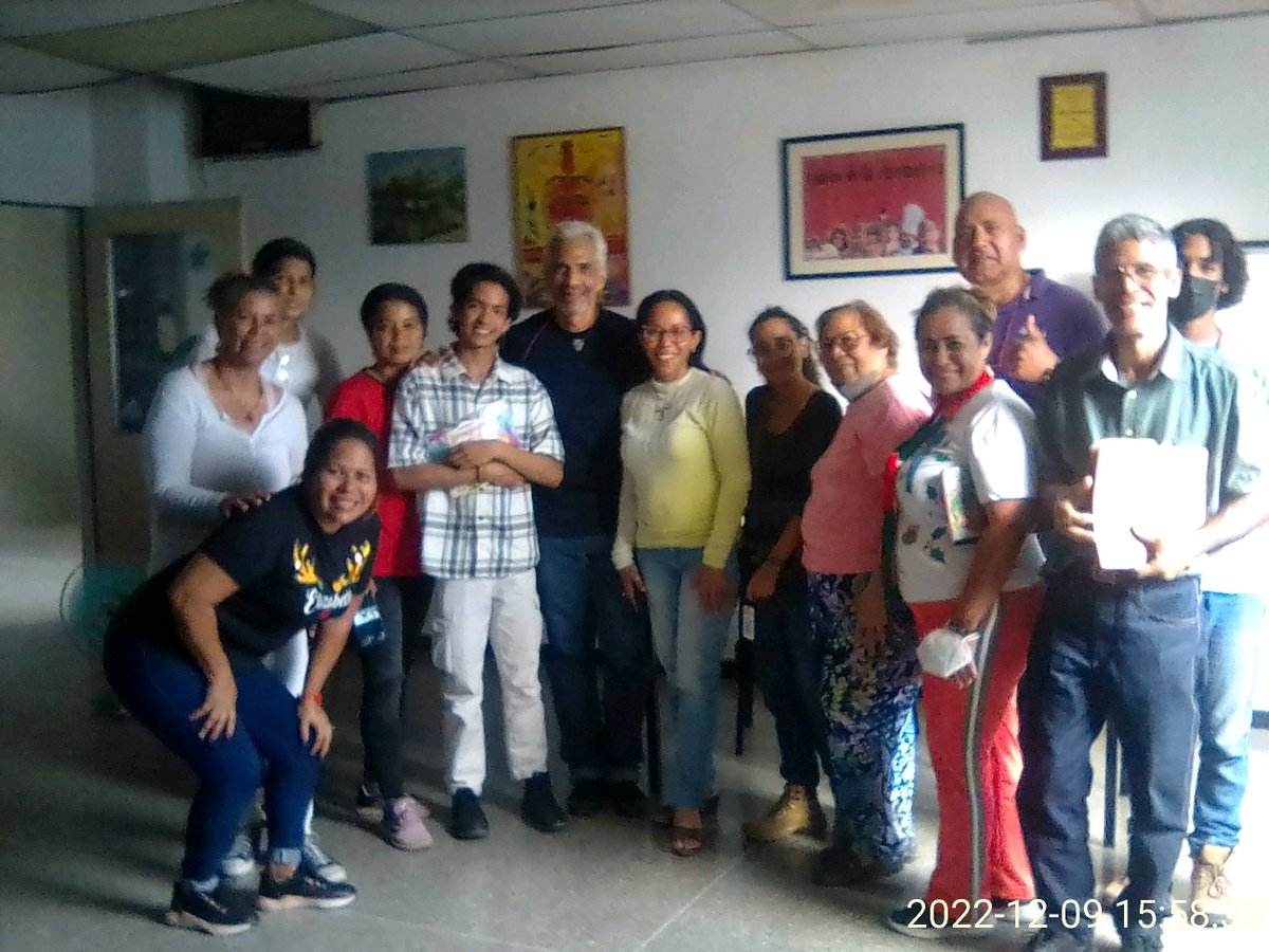 Mppc_Aragua's tweet photo. #9dic #GestiónCulturalEnAcción Mediante el uso de diversas estrategias planteadas en su libro "A Leer se Aprende Leyendo" @RodMedinaL de @cenal_ve dictó taller "Mediación de Lectura" a una veintena de mediadores del Libro y la Lectura de distintos municipios del estado #Aragua https://t.co/2NcvlqoH5d