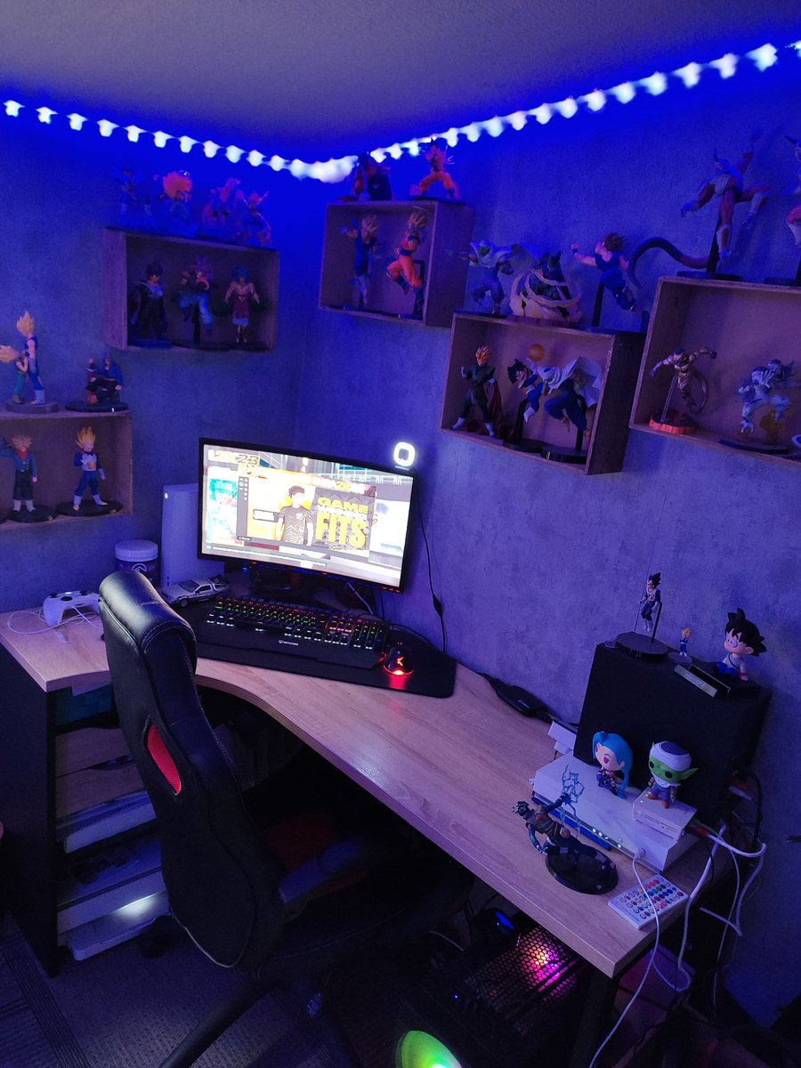 Ce soir on lance doucement la chaîne qu'on appellera entre nous, Le Stream d'un Nul pour les Nuls!

Le Set UP est prêt, le 2eme écran arrive soon!

Direction le Club Pro avec la @xxSimPlicityx et sa structure @AbyssalProject  pour un tour Eu ATB!

Twitch.tv/The_Kyoshir