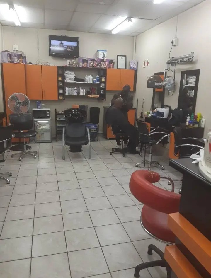 ForensicsZA's tweet image. Imagine studying at a private college in Johannesburg CBD, then when you come back for second year is a Hair Salon, next to the hair salon is a Tuck Shop. @GCIS_IRC

BEWARE OF “FLY-BY-NIGHT” COLLEGES  #BogusColleges