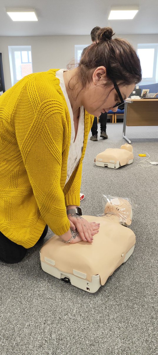 _peachydigital's tweet photo. QP and Lindsay have been busy today, learning how to put each other in the recovery position, give CPR, help someone having a seizure, and use a defibrillator.
We also learned that neither of us would be any good in an eye injury situation! 🤢🧿
#FirstAiders #FirstAidTrained https://t.co/RfkpOSDDNJ