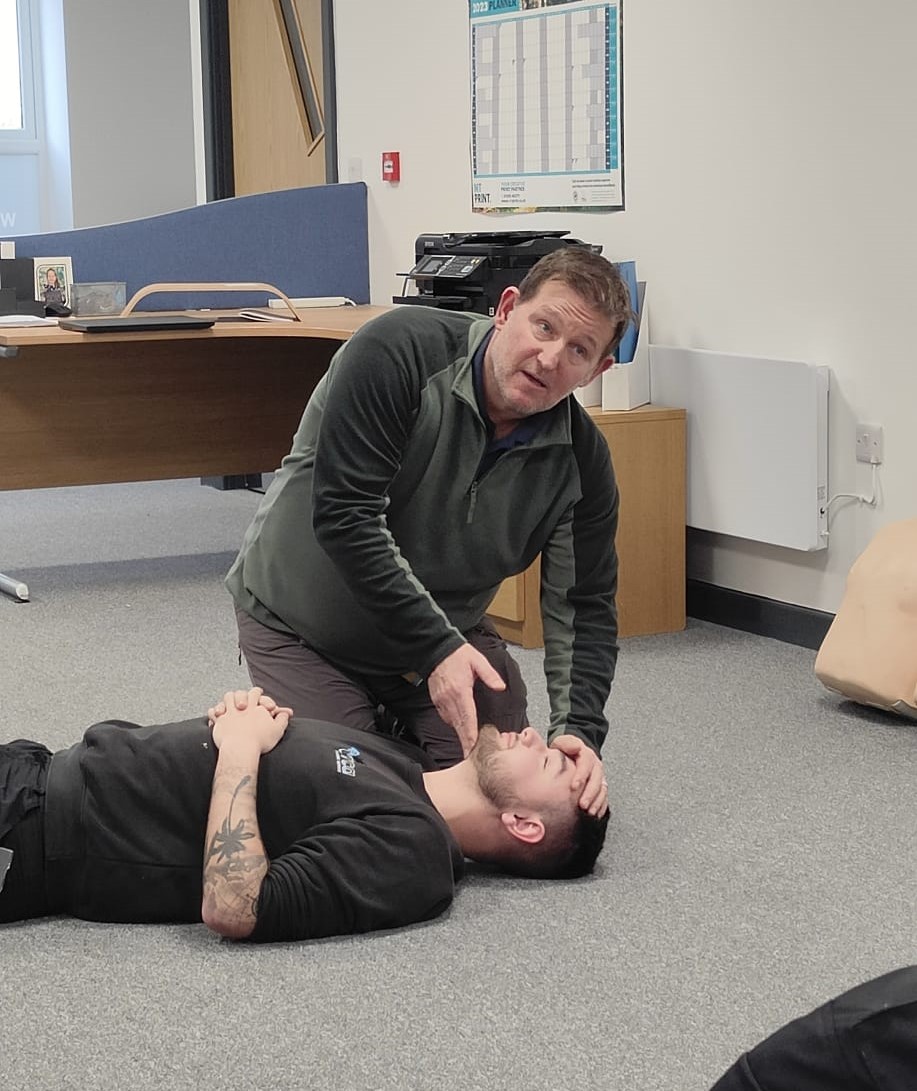 _peachydigital's tweet photo. QP and Lindsay have been busy today, learning how to put each other in the recovery position, give CPR, help someone having a seizure, and use a defibrillator.
We also learned that neither of us would be any good in an eye injury situation! 🤢🧿
#FirstAiders #FirstAidTrained https://t.co/RfkpOSDDNJ