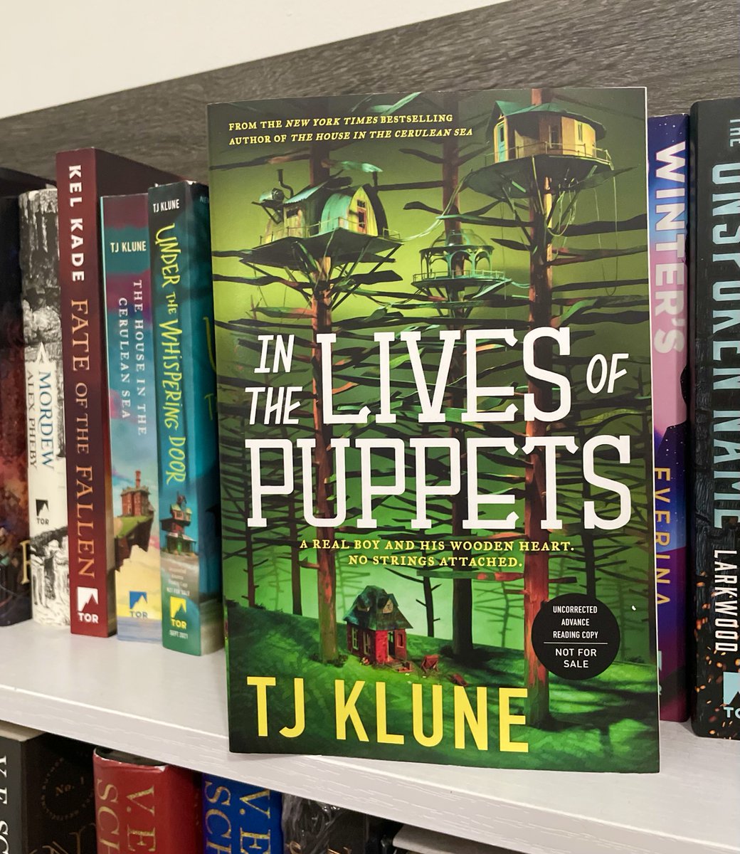 Happy Friday, y'all! We're kicking off the weekend with a very special #sweepstakes...a chance to win an early copy of #InTheLivesofPuppets by @tjklune! To enter, follow us, then like and retweet this post. Best of luck, y'all! 

#PuppetsSweeps