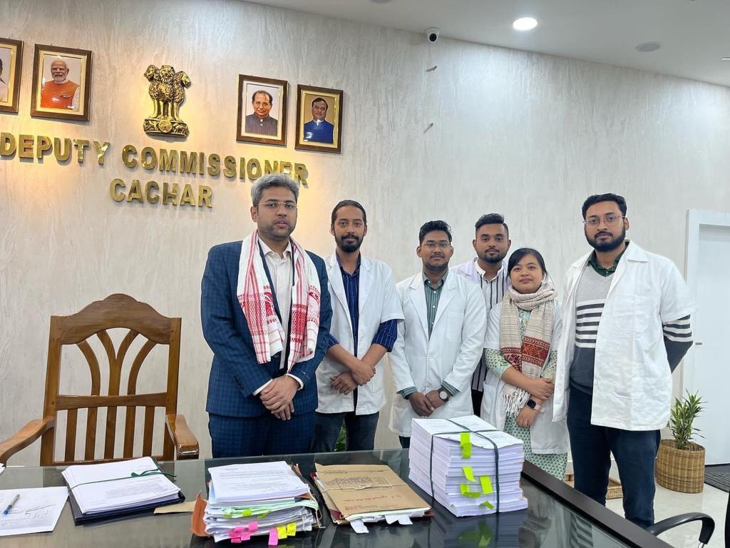 jdasmch2023's tweet photo. Met with DC, Cachar. Submitted a memorandum requesting more security inside SMCH premises.
#jdasmch
#UnitedForChange https://t.co/S9oeLbz8td