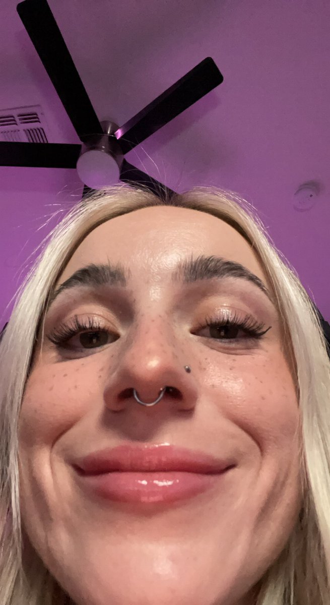 hi I’ll be live at 5:30pm pst this evening :)
