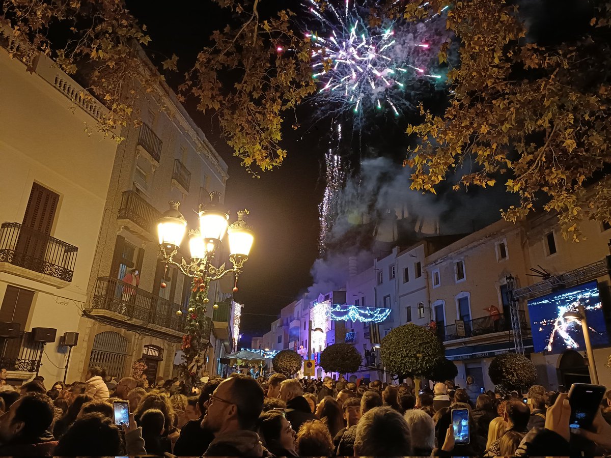 marc_river's tweet photo. Agrair a tots i totes que fan possible que aquesta sigui la nit més màgica ❤️💫
#reismags #reisdorient #rexos #laCanonja https://t.co/i1fwwleatE