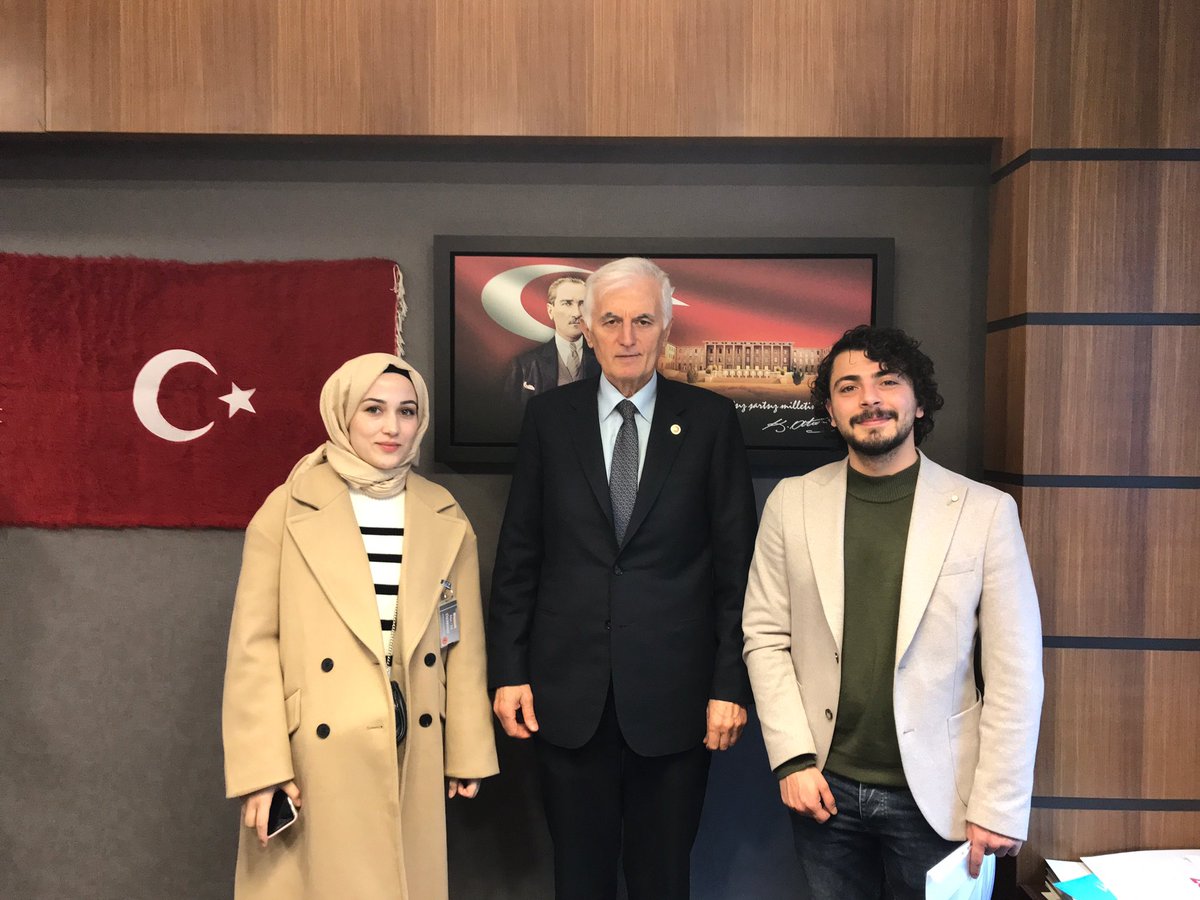 A_KABUKCUOGLU's tweet photo. Bugün Gerontoloji mezunları ziyaretimize geldiler. 

Ülkemizde mezun sayısının 1000 olduğu, her yıl 3 üniversiteden 200 mezun verildiğini belirttiler. 

Ne yazkık ki, @saglikbakanligi “1000” Gerontoloji mezunu için “1” kişilik kadro dahi açmamıştır. https://t.co/Fg86w7gi7L