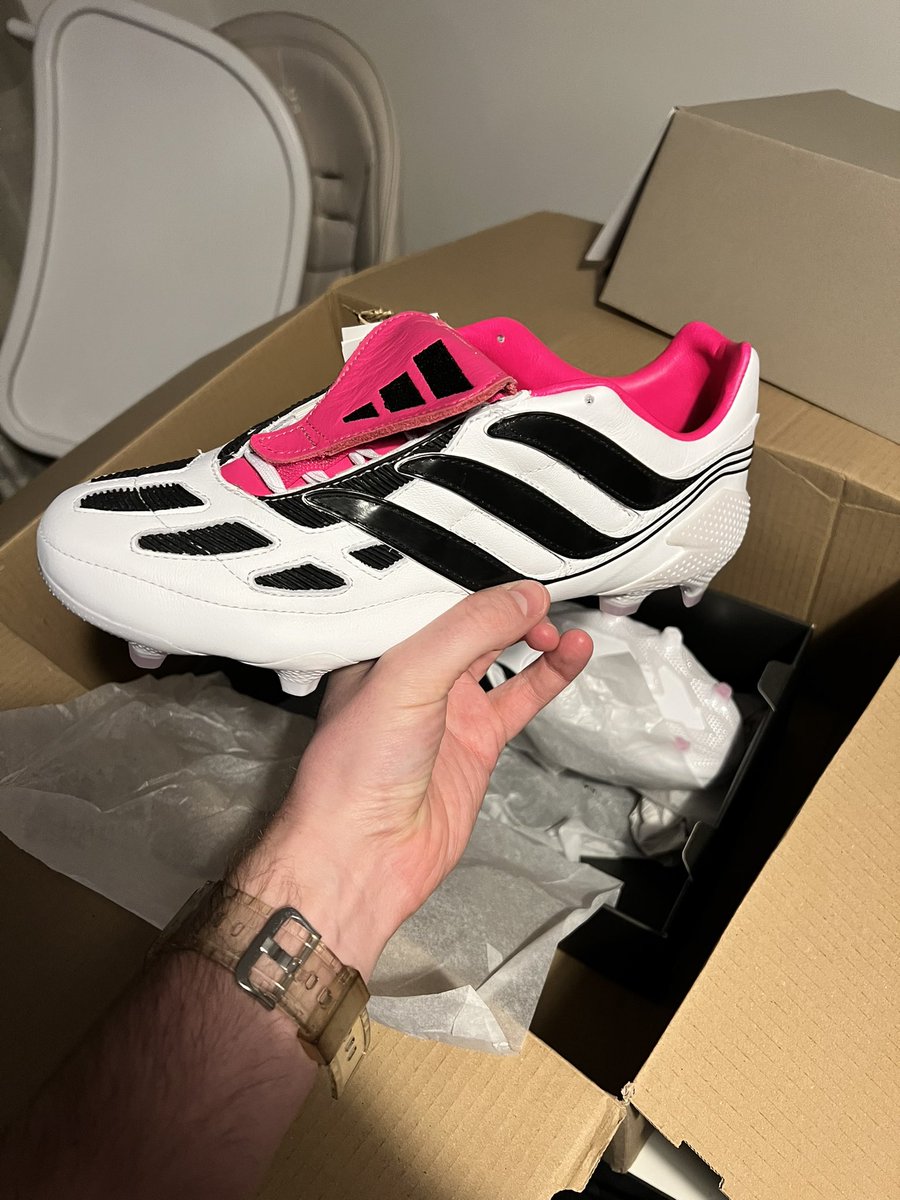 Caulkett92's tweet photo. For sale DM for details UK 9.5
#adidas #adidasfootball #predatorprecision https://t.co/5AUhD4HRuu