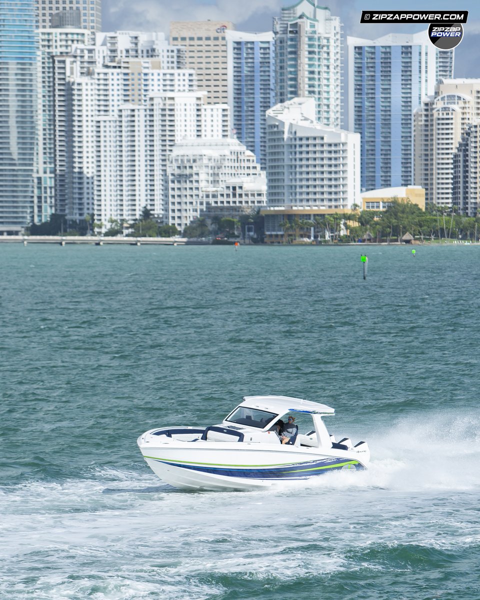 Cigarette Boat in Miami
#floridapowerboats #skylineview #powerboats