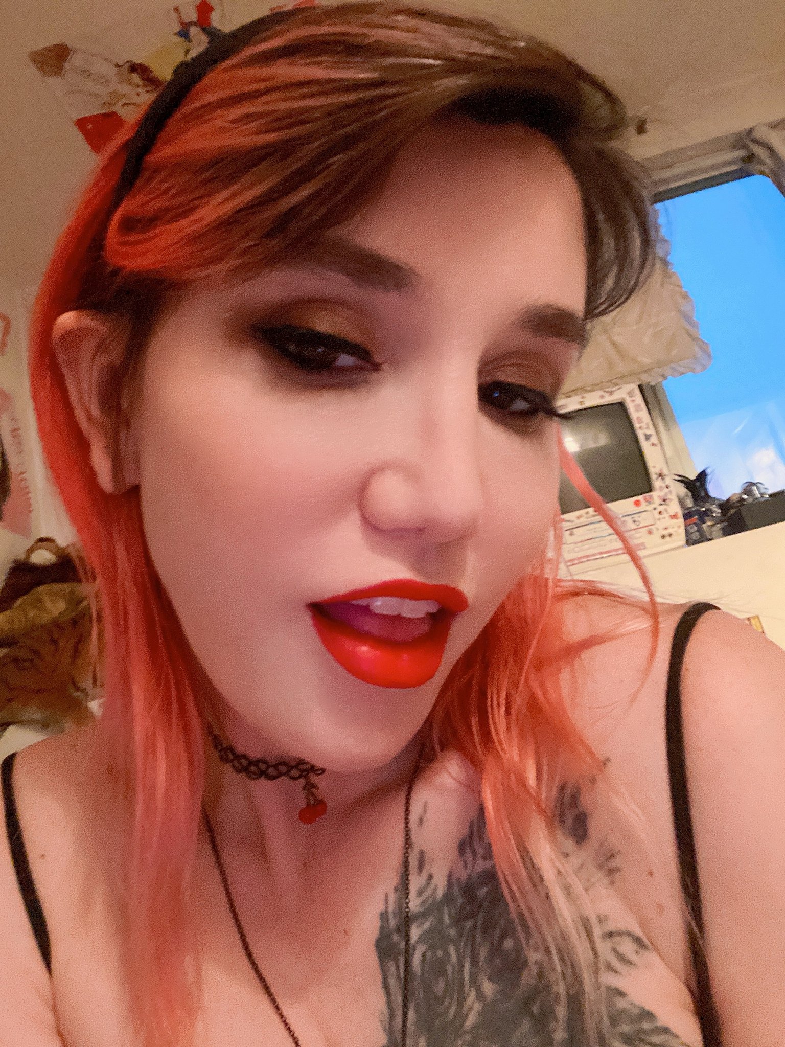 Find Sasha Moon On Instagram, Twitter, & Facebook - byi6s0e