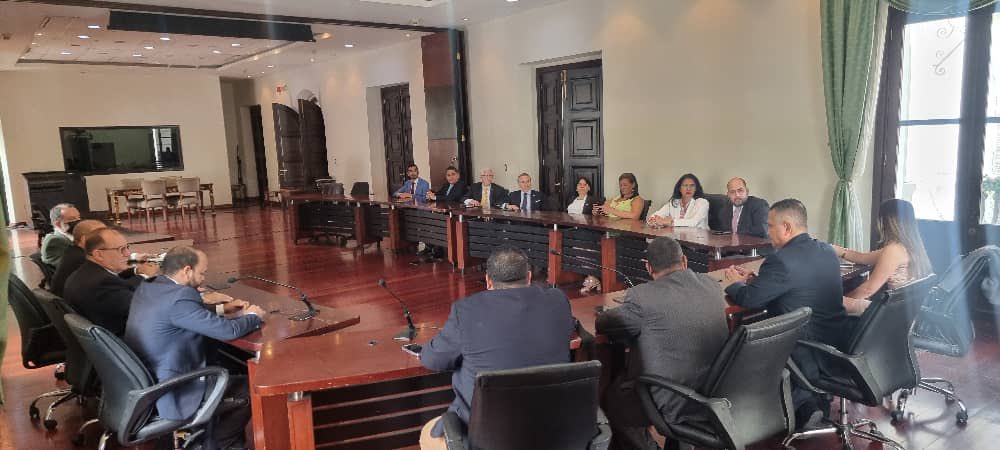 ADIsraelHerrera's tweet photo. En la instalación de la @asamblea_ven para el periodo 2023-2024, fui designado Coordinador de la @fraccionAD, junto a los compañeros @anyelithetc, Jefe y Sub Jefe @ADNixonM.
Desde este espacio seguiremos trabajando con el mayor de los ímpetus por un mejor país. @adbernabe https://t.co/yZgI2t1095