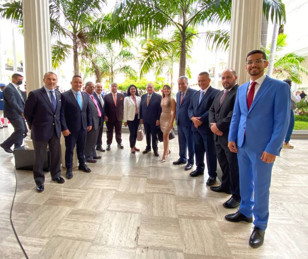 ADIsraelHerrera's tweet photo. En la instalación de la @asamblea_ven para el periodo 2023-2024, fui designado Coordinador de la @fraccionAD, junto a los compañeros @anyelithetc, Jefe y Sub Jefe @ADNixonM.
Desde este espacio seguiremos trabajando con el mayor de los ímpetus por un mejor país. @adbernabe https://t.co/yZgI2t1095