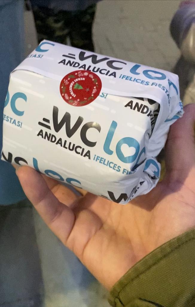 Lo que dan en la cabalgata de mi pueblo (es papel higiénico)