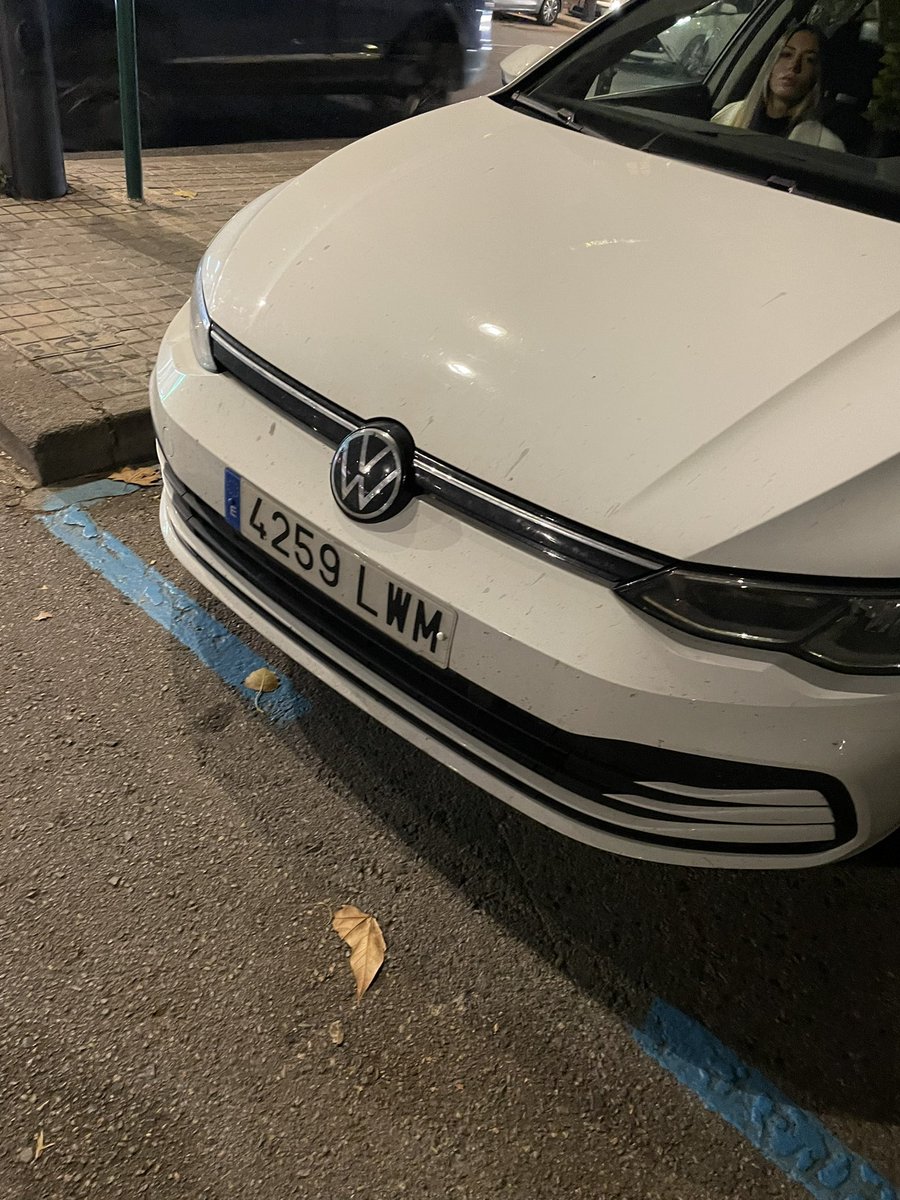 Me acaban de robar el coche en Benicassim!!!! 
Golf Blanco