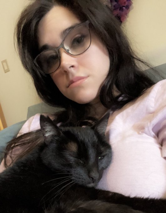 I am so hungry but this cat is so snuggly. https://t.co/HeJETa4Sch<a href="/tag/wip"class="tags"><span>#wip</span></a>