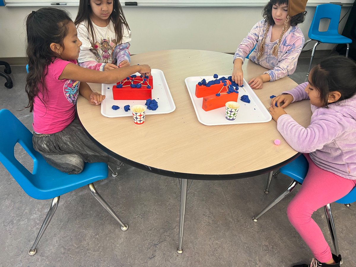 EPFosterSTEM's tweet photo. Kindergarten engineers engaging in collaboration and critical thinking while exploring the advantages of different shapes! #STEMeducation @SchoolVentura https://t.co/wa51K1Fq77