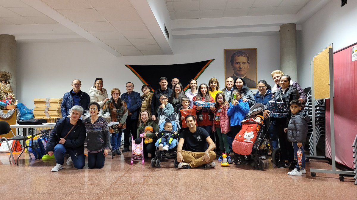 ComunidadYuhe's tweet photo. Comenzamos el 2023 con energías renovadas y la ilusión de cada año. Así culmina la recogida de alimentos y así disfrutamos de la merienda solidaria en Torrente. 

Que la ilusión de los más pequeños nos invite a soñar con un mundo mejor. #ComunidadYuHe https://t.co/viq9Io5OHg