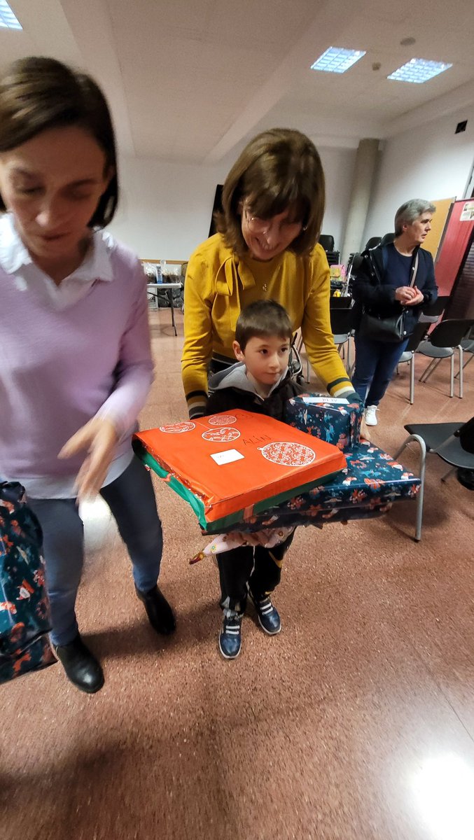 ComunidadYuhe's tweet photo. Comenzamos el 2023 con energías renovadas y la ilusión de cada año. Así culmina la recogida de alimentos y así disfrutamos de la merienda solidaria en Torrente. 

Que la ilusión de los más pequeños nos invite a soñar con un mundo mejor. #ComunidadYuHe https://t.co/viq9Io5OHg