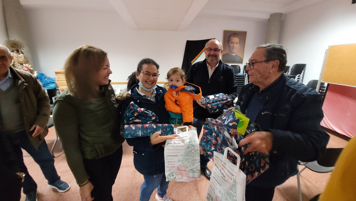 ComunidadYuhe's tweet photo. Comenzamos el 2023 con energías renovadas y la ilusión de cada año. Así culmina la recogida de alimentos y así disfrutamos de la merienda solidaria en Torrente. 

Que la ilusión de los más pequeños nos invite a soñar con un mundo mejor. #ComunidadYuHe https://t.co/viq9Io5OHg