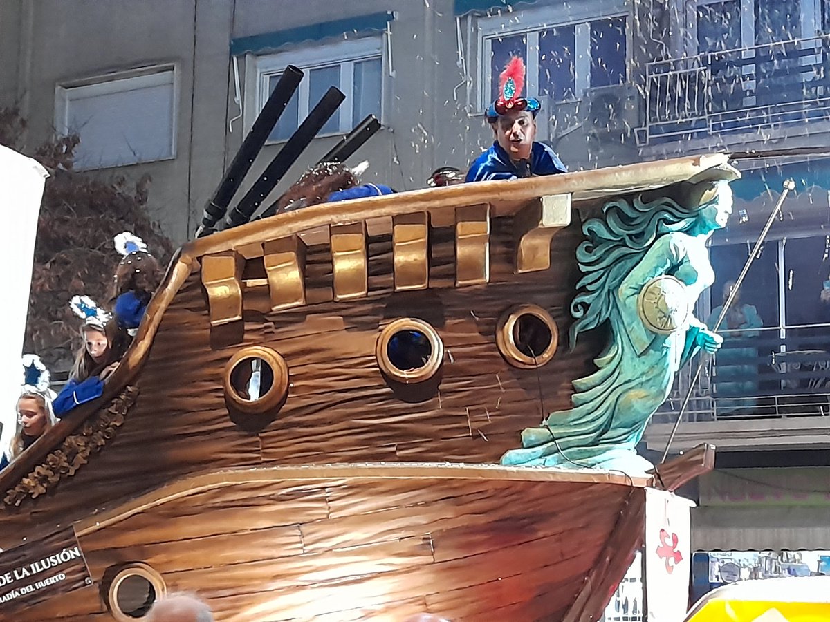 rafnical2022's tweet image. Como disfrutan grandes y pequeños con la #Cabalgata2023 #Reyes2023