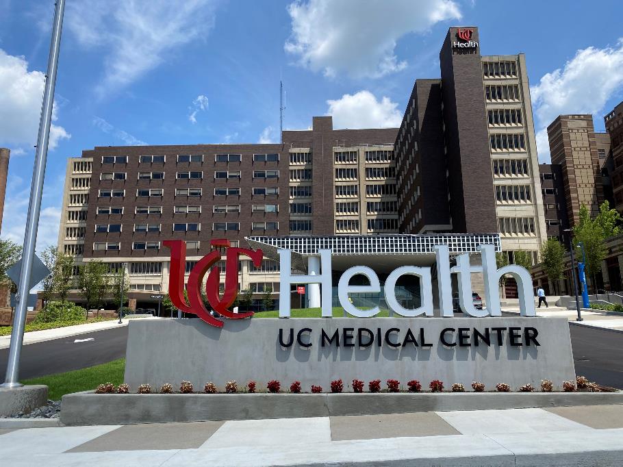 Goodable's tweet photo. Great News Alert:

Doctors at UC Health say Damar Hamlin's condition has improved substantially and that his neurological function is intact.

They are calling it a turning point. https://t.co/1OVIw2EcRQ