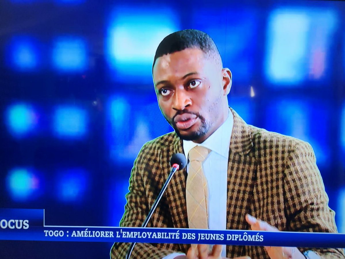 Youth4youths's tweet photo. Émission spéciale de M. @Fahd_Fofana, Président de @Youth4youths, à la #NewWorldTV sur l'amélioration l'employabilité des jeunes à retrouver sur https://t.co/AyU545kMde.
Rdv demain 06 janv, à 10h, même canal, pour un passage des initiateurs accompagnés de bénéficiaires de #Y4Y. https://t.co/wzxGVrQhFj