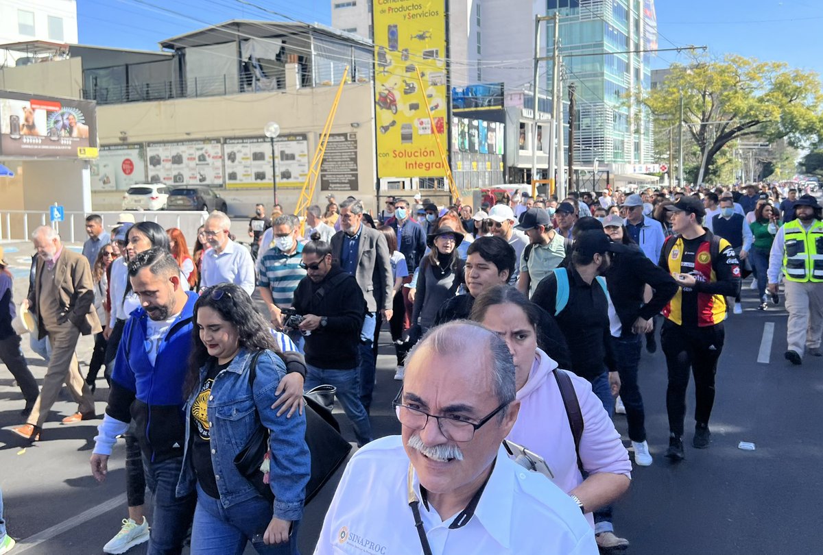 En Jalisco se busca encarcelar a 3 estudiantes por defender un parque natural de las inmobiliarias. ¡No están solos! No permitiremos arbitrariedades. 

#SomosEstudiantesNoCriminales