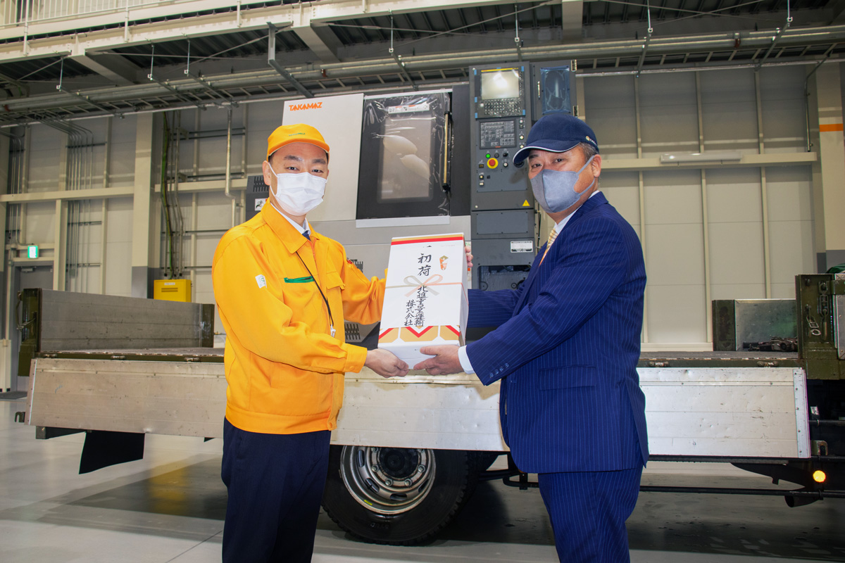 takamazjapan's tweet photo. 1月5日(木)に、あさひ工場で「初荷式」を執り行いました。
2023年も多くの機械を出荷できるよう祈願し、初荷のお清めを行いました🍶
今年一年、製品を安全に生産・出荷し、お客様のもとでも安全にご使用いただけるよう願っております✨
#初荷式 #初出荷 #高松機械工業 #nc旋盤 #firstshipment #takamaz https://t.co/OIT5pXSJMo