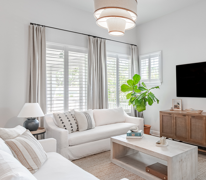 💚 Create a completely custom look by layering blinds with draperies. This will elevate your window's aesthetics as well as create the light filtration and privacy you desire.