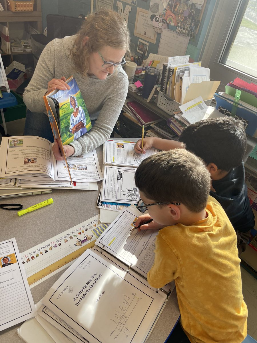 Fourth grade finds text evidence using AVID binders, CER response menus and highlighting!✏️📖📝 #learningjourney <a href="/DrWeeksSCSD/">Dr. Weeks Elementary</a> @diane_vitello <a href="/drweeksinaction/">#DrWeeksInAction</a>