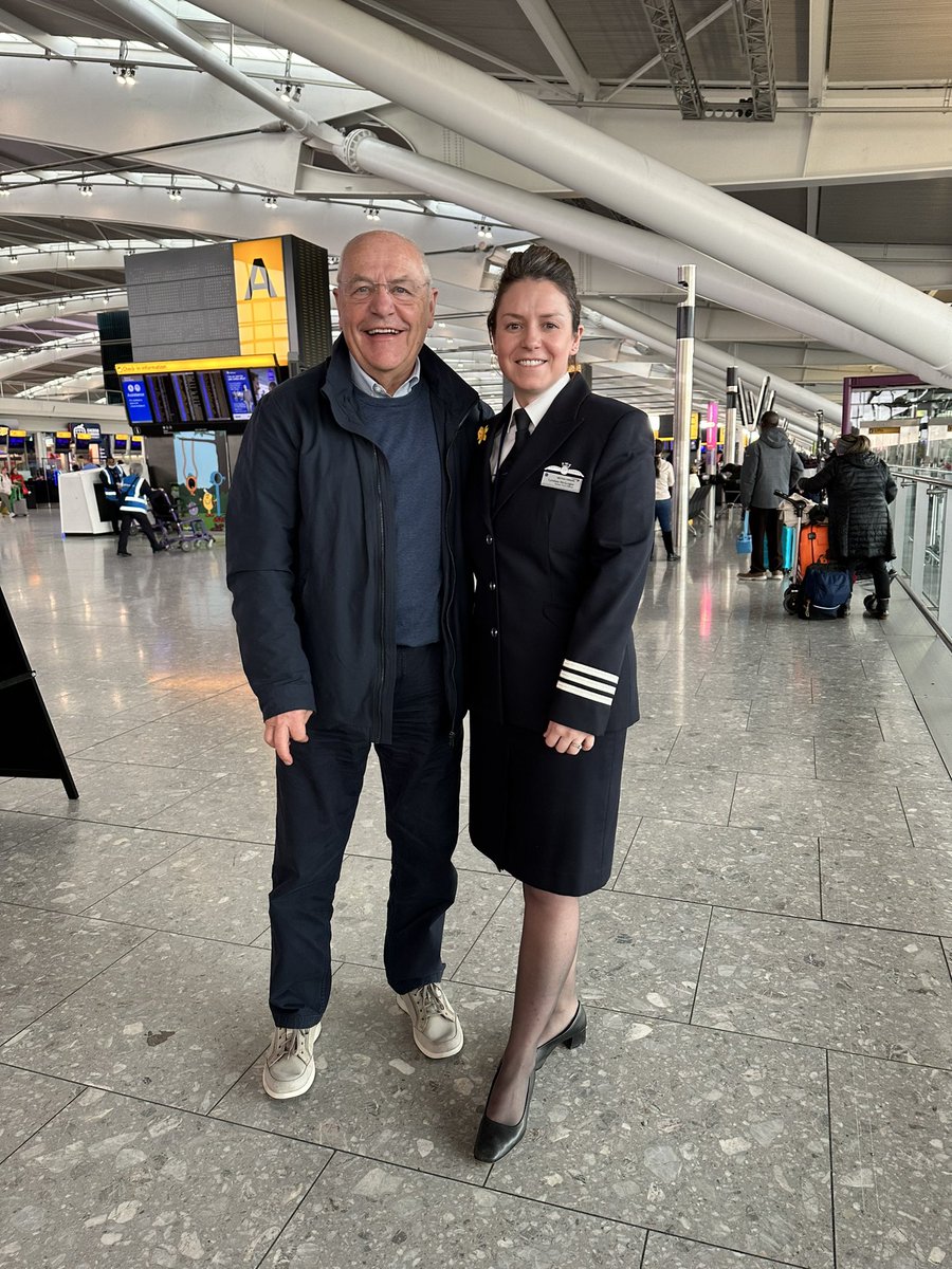Vanillapilotlhr's tweet photo. So chuffed to have my dad on board as a passenger. We are on the #BA273 to San Diego for some duelling pianos, warship tours and aviation museums. Feeling proud to have him as my passenger #avgeek #takeyourdadtowork https://t.co/B2CFBTztrD
