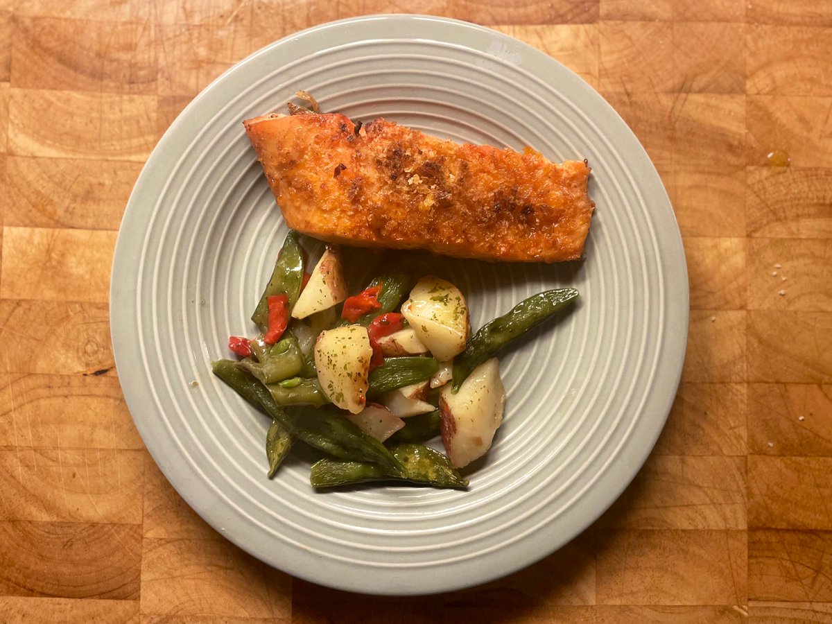 Discount Costco salmon with Panko breading lightly seasoned with an olive oil drizzle and some steamed veggies. Dinner anyone? #yum #actorslife #livetoeat