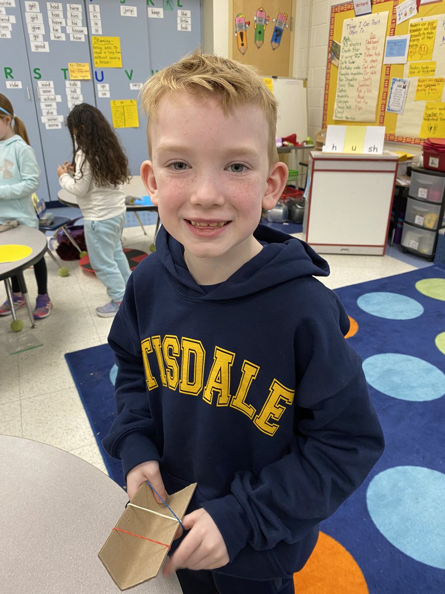 megsmith_ramsey's tweet image. Scientists explore how the length and width of a rubber band effect pitch!  We can see sound when the rubber band vibrates! #TeachingForUnderstanding @TisdaleSchool
