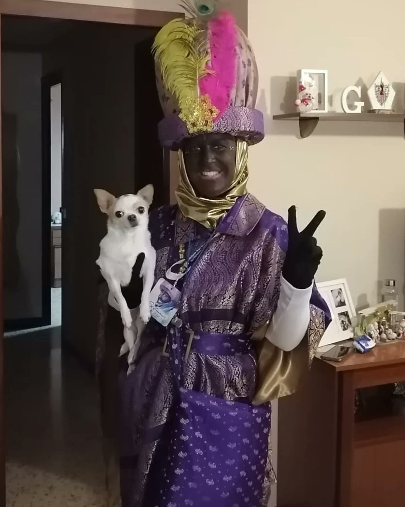 mcarmenag_'s tweet image. Una noche más repartiendo ilusión... #cabalgata2023 #beduinos #reygaspar