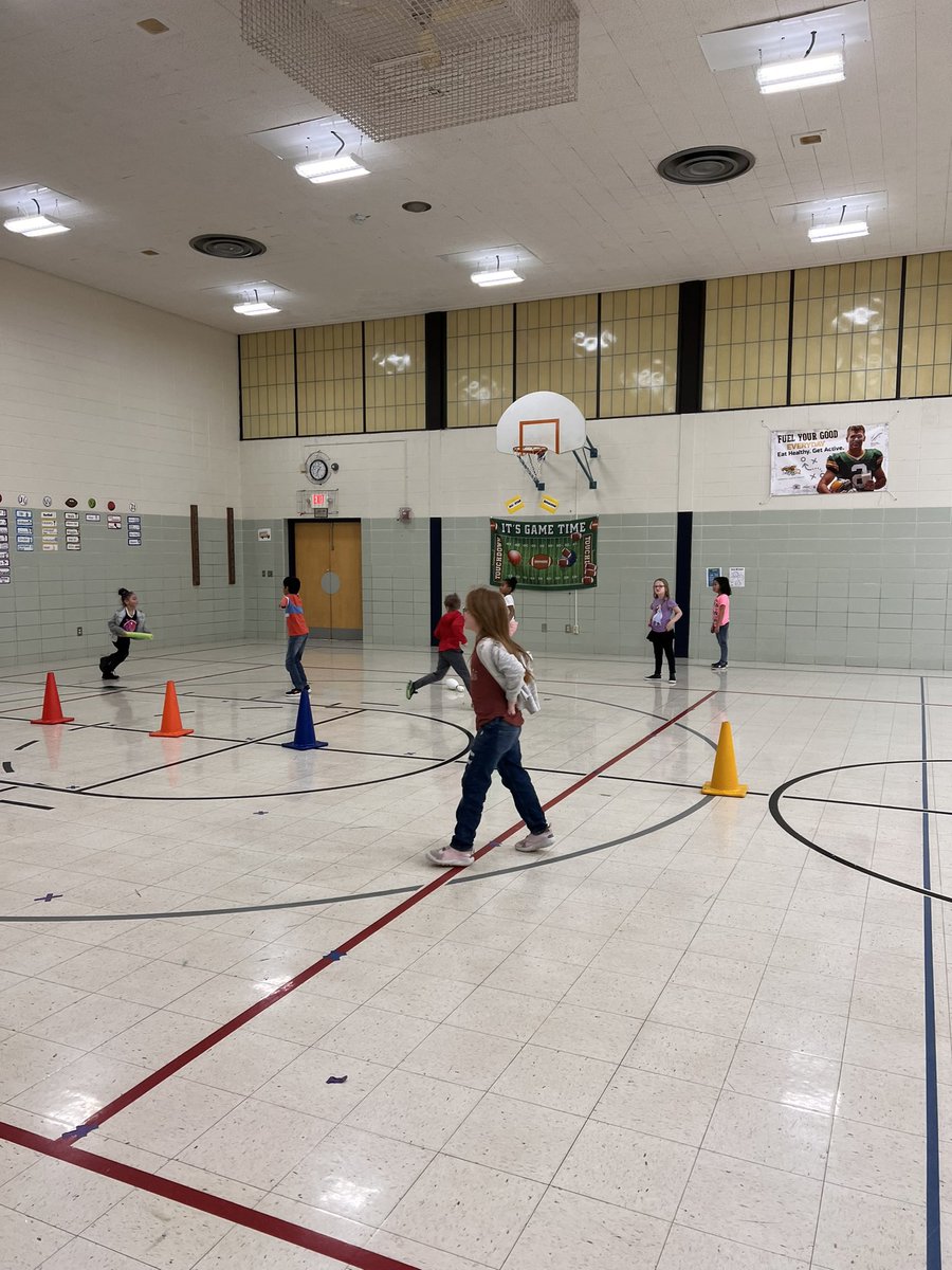 julesPEclass's tweet photo. spin the pin was a hit. kids love it, i love it. easing our way back into school after winter break 🎳 #PEgames #physicaleducation https://t.co/iNr9P8exlP