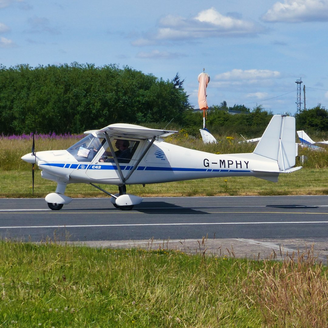 Michaelflying28's tweet photo. Comco Ikarus C42 FB100 Bravo G-MPHY departing Sandtoft Airfield for Ince Microlight Airstrip 9.7.22.
#comco #comcoikarusc42 #comcoc42 #ikarusc42 #c42 #microlight #microlightpilot #lightsportaircraft #ultralightflying https://t.co/Bjsm9Qxy1p